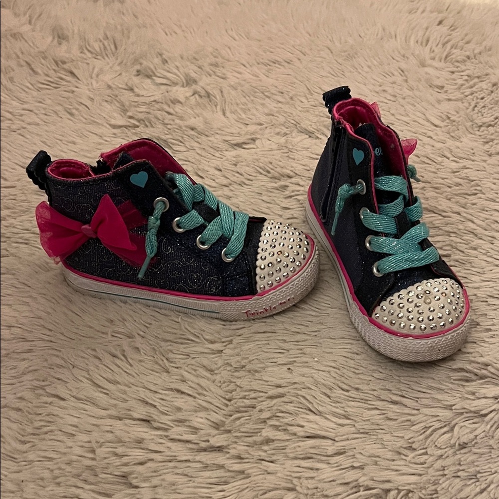 Skechers little Kids Sneakers with Pink and Blue Highlights size 9